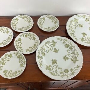 Royal stratfordshire windsong Elegant Green lead Dinner and side plates. EUC!